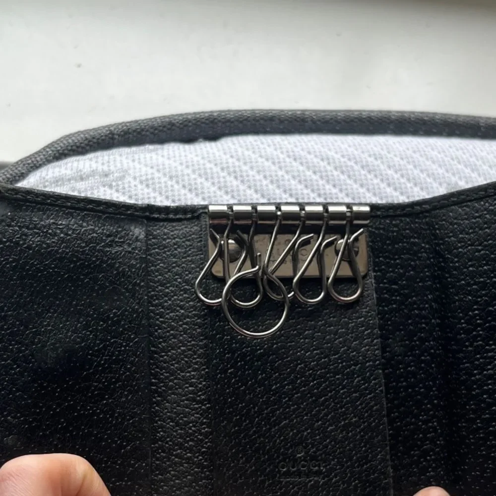 Very Worn Authentic Gucci Black Canvas Wallet - Picture 4 of 6